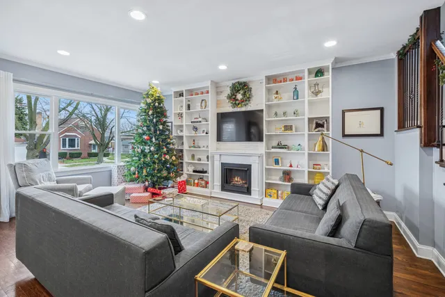 $639,900 | 6251 West Patterson Avenue, Chicago, IL 60634