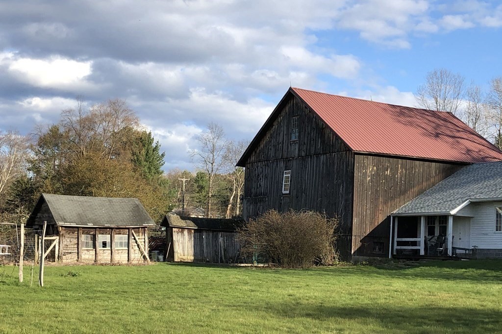416 Bay Road Amherst, MA 01002 - Photo 6 of 42 a front view of a house with garden