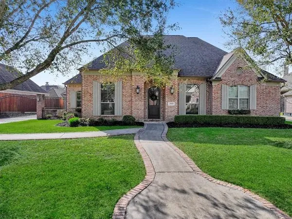 $464,900 | 2555 Amberwood Drive, Beaumont, TX 77713