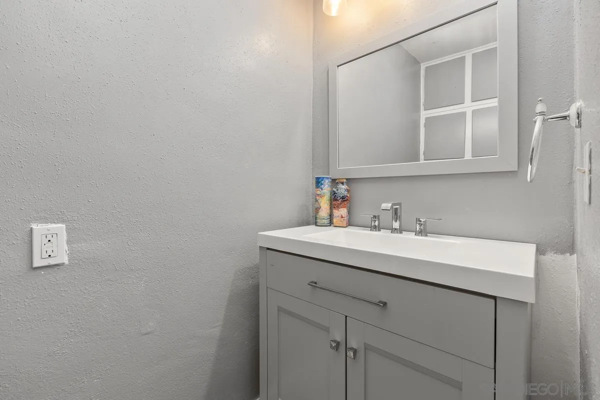 3562 South Mission Road Fallbrook, CA 92028 - Photo 38 of 38 Bathroom