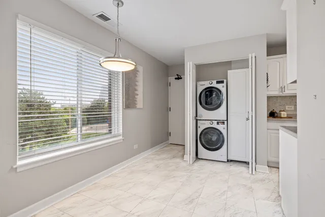 a view of a livingroom with washer and dryer