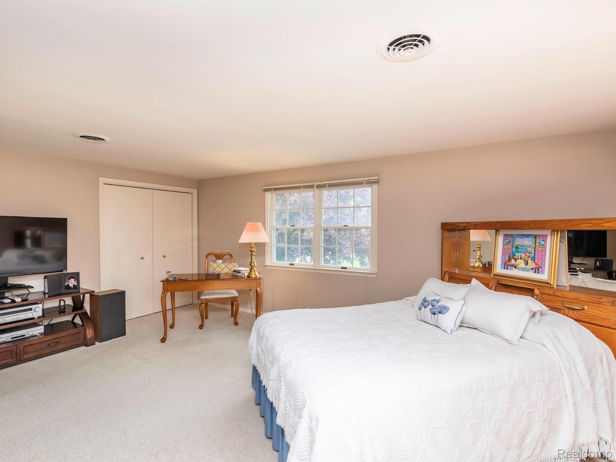 563 North Rosedale Court Grosse Pointe, MI 48236 - Photo 52 of 75 083_71.jpg