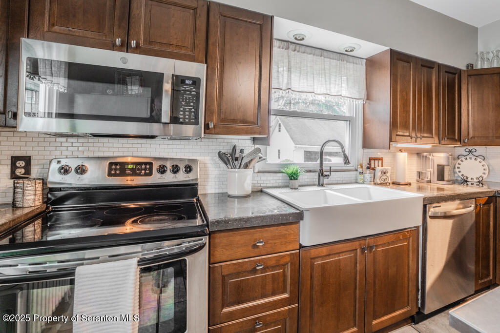 2020 Rigg Street, Unit L 13 Dunmore, PA 18512 - Photo 17 of 37 7RV08998