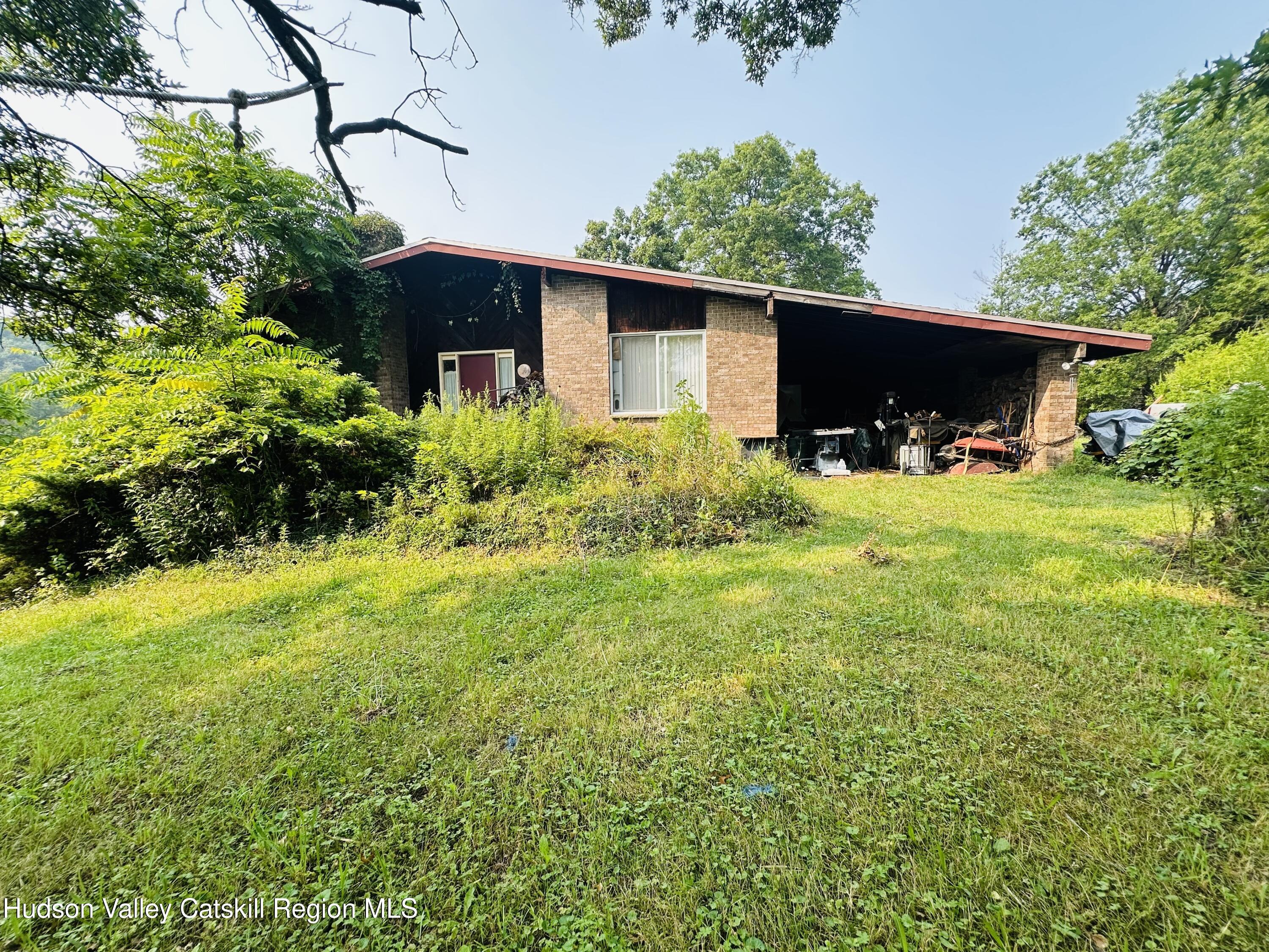 a view of a house with a yard