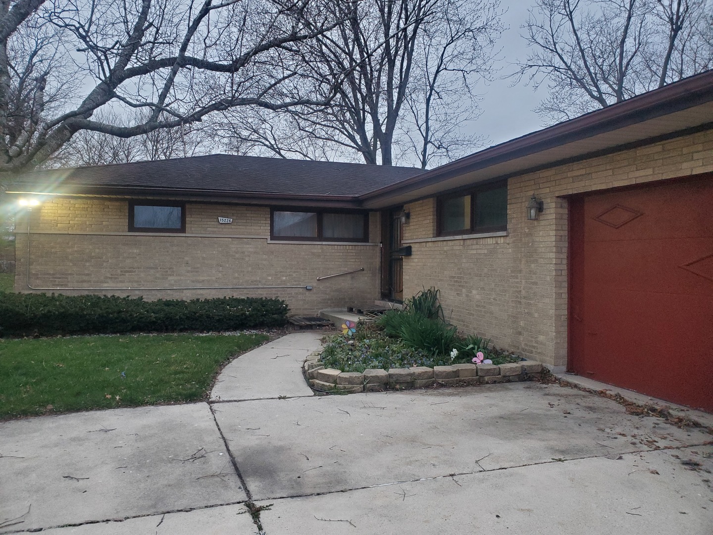 15226 Waterman Court, South Holland, IL 60473 Compass