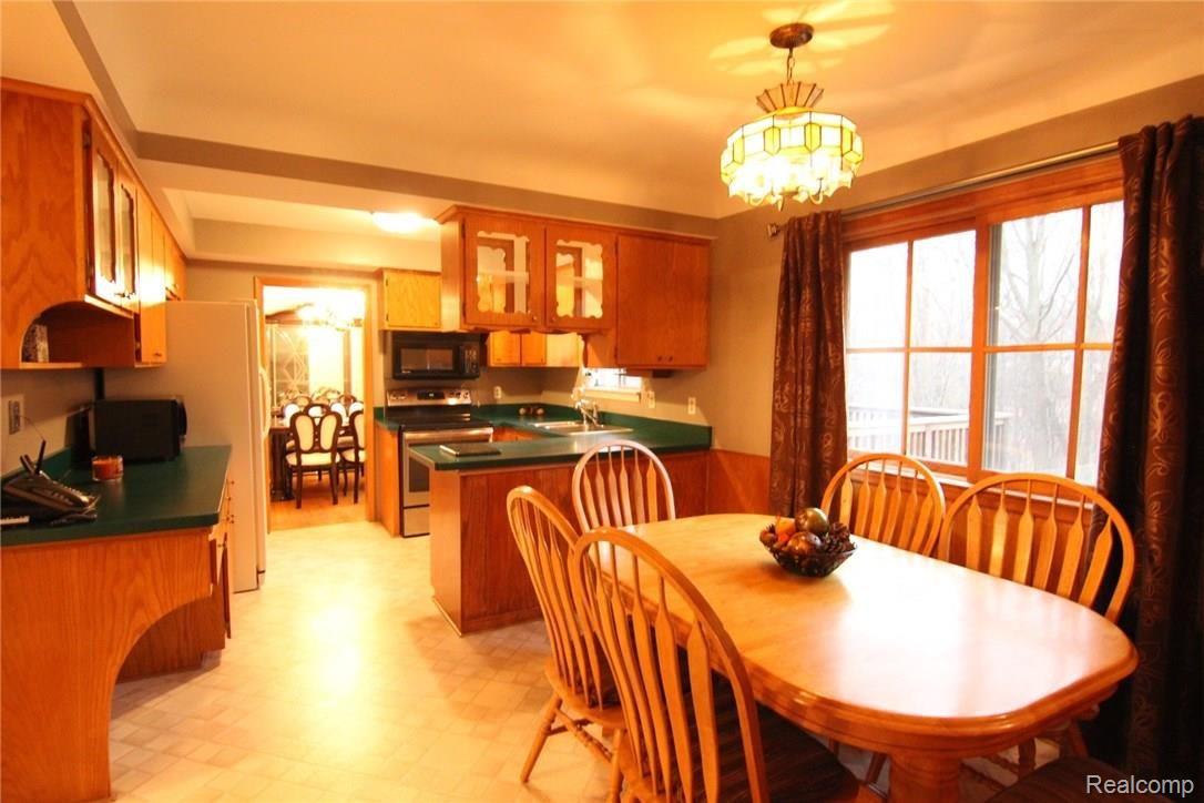 672 Old Perch Road Rochester, MI 48309 - Photo 19 of 52 IMG_7060.jpg