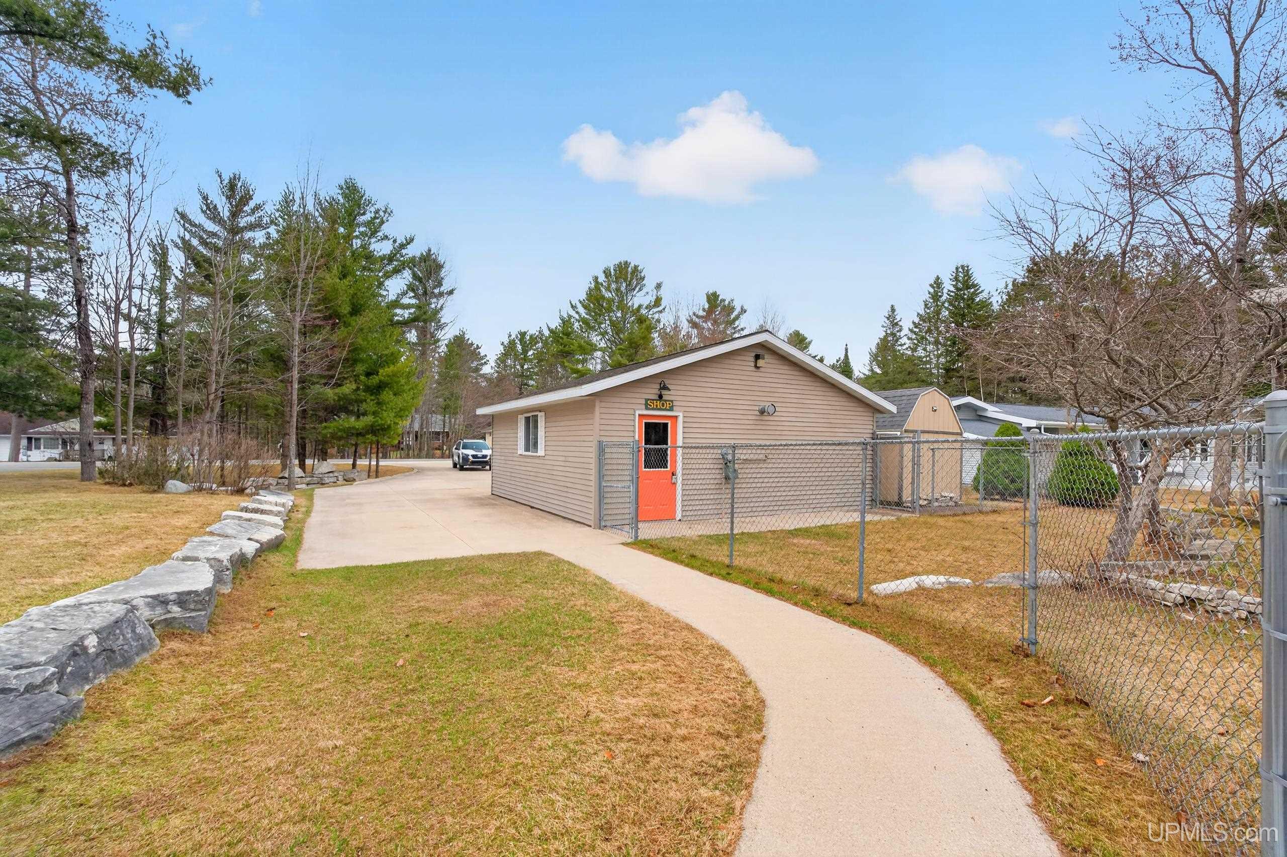 7643 Rivers Bend Drive Manistique, MI 49854 - Photo 5 of 40