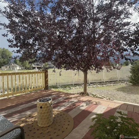 a view of a small yard in front of a house with a small yard