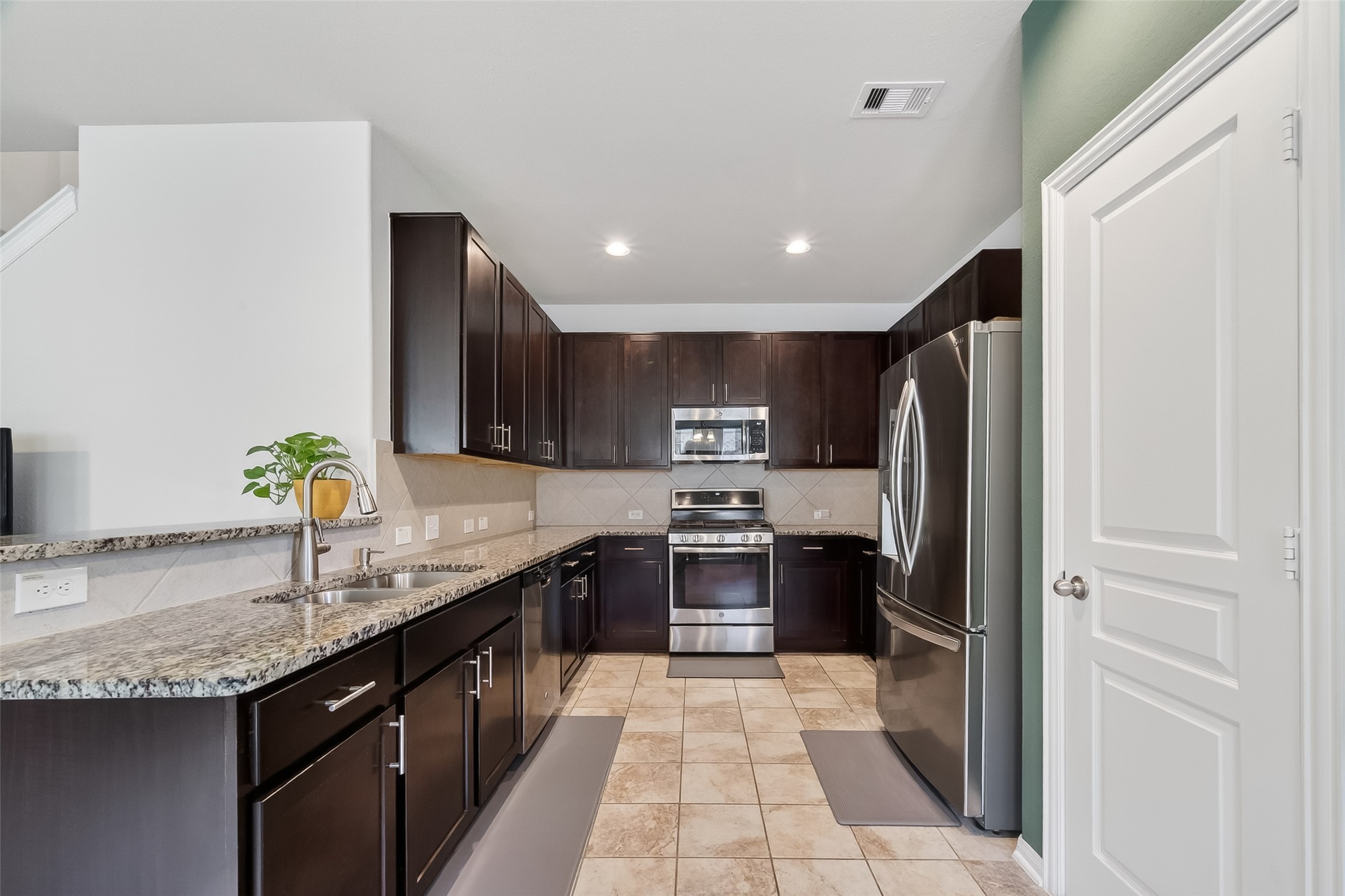 8630 Willet Street Baytown, TX 77521 - Photo 9 of 49 bright, sparkling kitchen