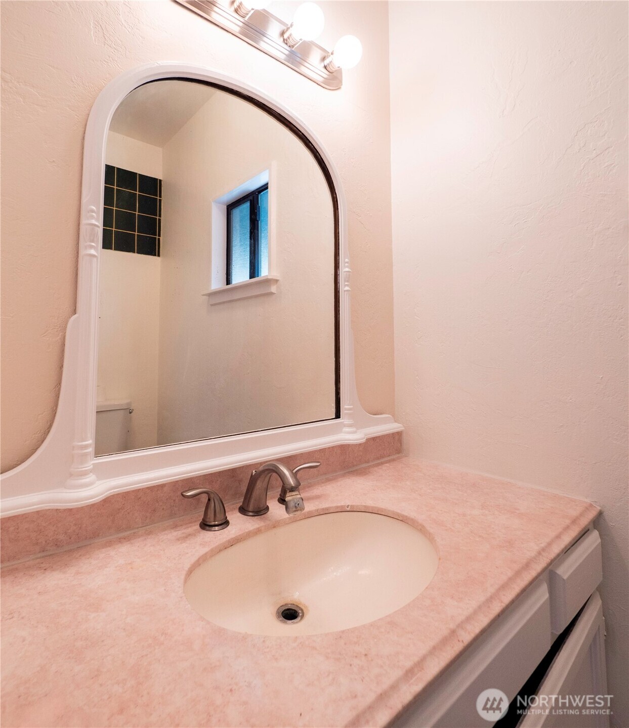500 Mill Creek Road Southeast Shelton, WA 98584 - Photo 11 of 39 a bathroom with a sink and a mirror