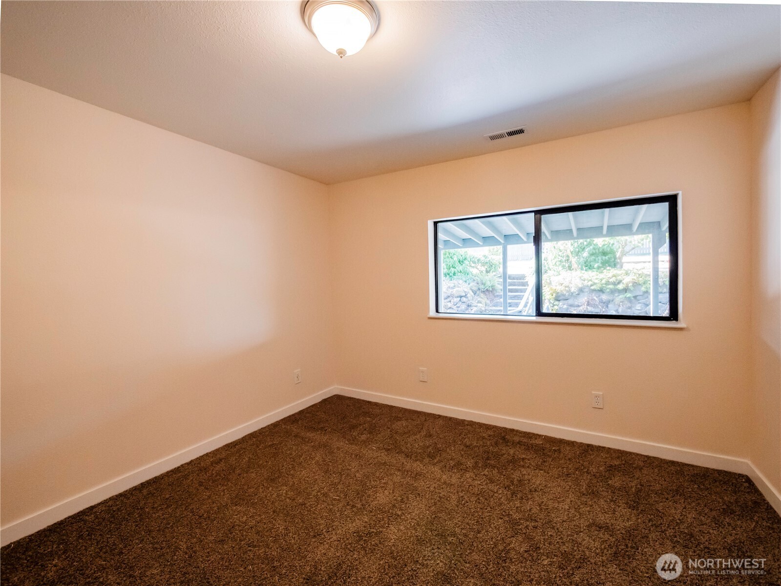 500 Mill Creek Road Southeast Shelton, WA 98584 - Photo 21 of 39 an empty room with windows