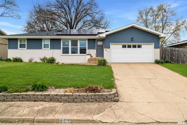 $159,900 | 151 Park Plaza Drive, Canton, IL 61520