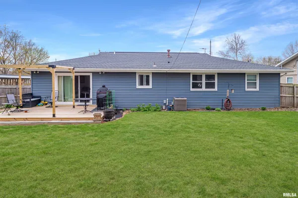 $159,900 | 151 Park Plaza Drive, Canton, IL 61520