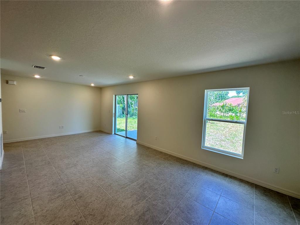 41 Round Tree Drive Palm Coast, FL 32164 - Photo 3 of 14