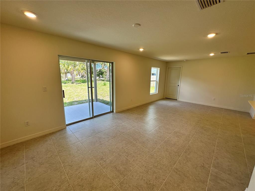 41 Round Tree Drive Palm Coast, FL 32164 - Photo 4 of 14