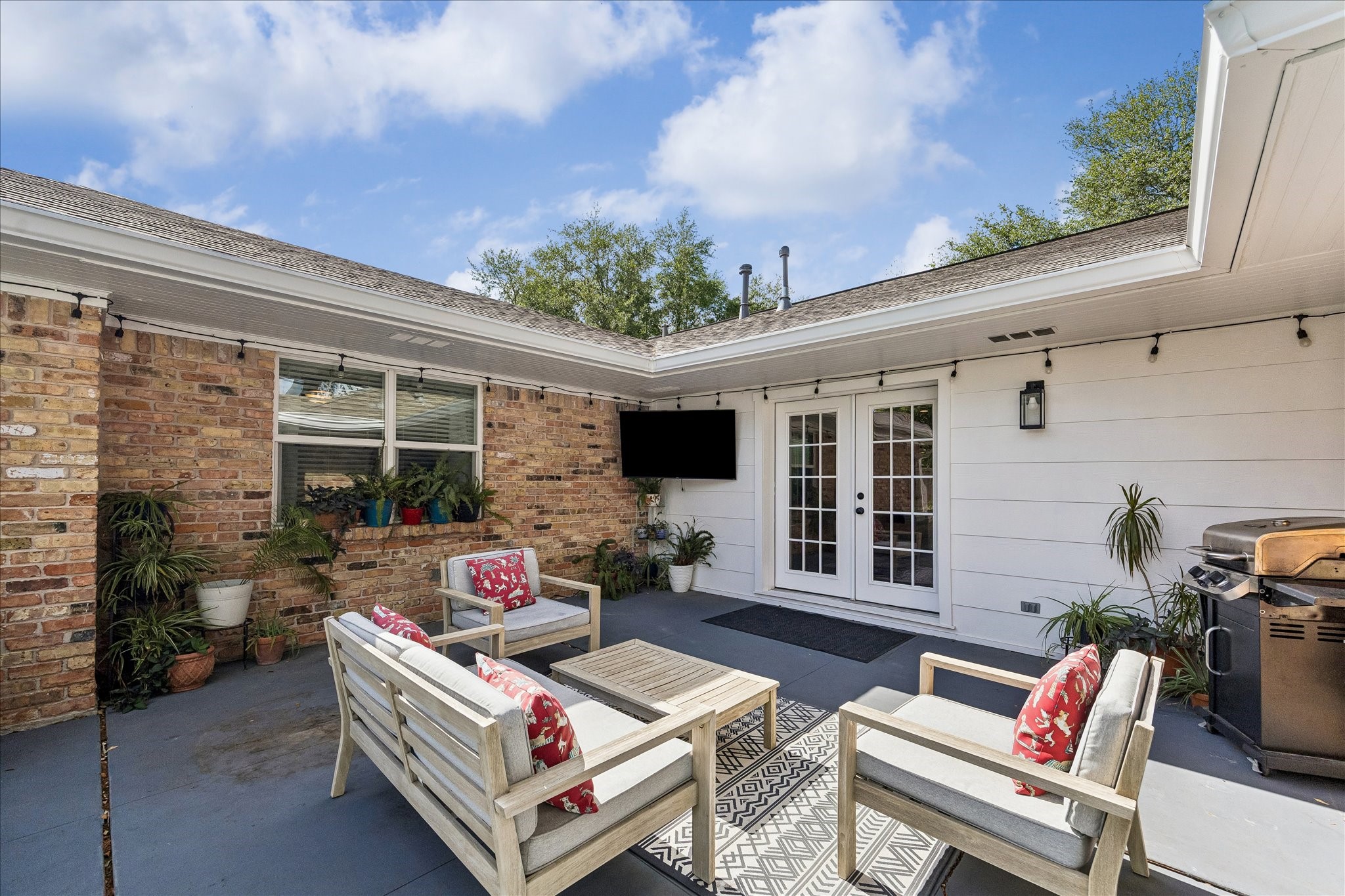 2203 Lamonte Lane Houston, TX 77018 - Photo 18 of 25 a backyard of a house with seating space