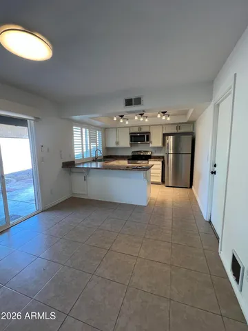 $2,350 | 10038 South 46th Place, Phoenix, AZ 85044