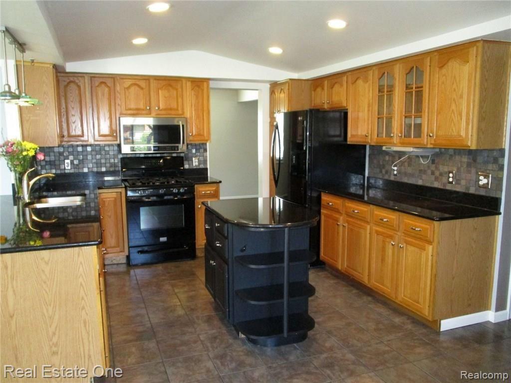 856 Mayfair Court Rochester Hills, MI 48309 - Photo 8 of 40