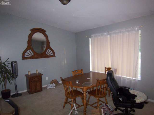 12190 West Mount Morris Road Flushing, MI 48433 - Photo 4 of 13 20453476-3.JPG