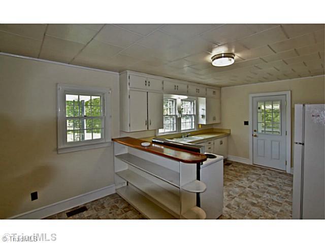 8016 Lester Road Stokesdale, NC 27357 - Photo 4 of 14 Dining Room.
