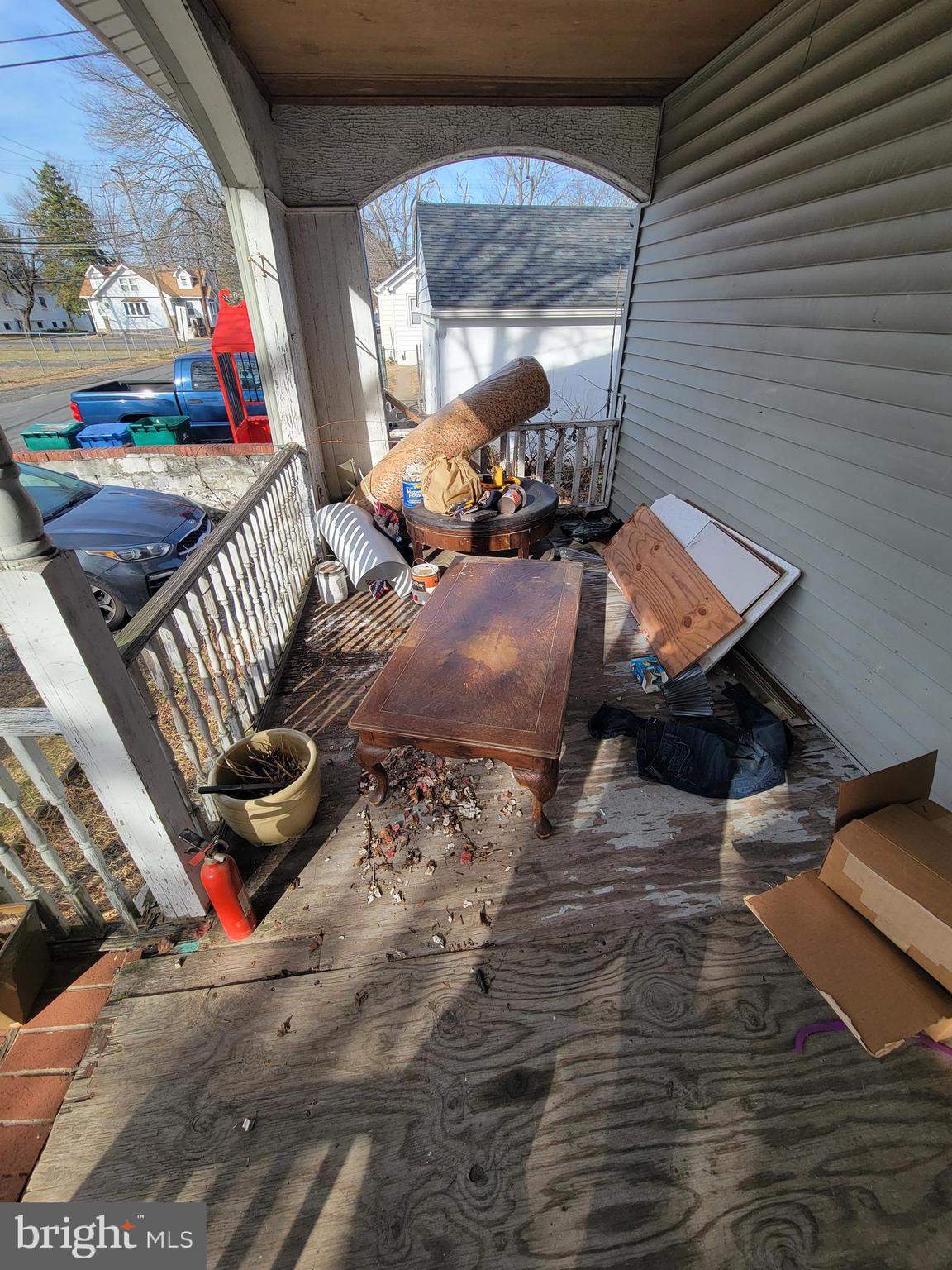 811 Washington Avenue Croydon, PA 19021 - Photo 3 of 35 a living room with furniture