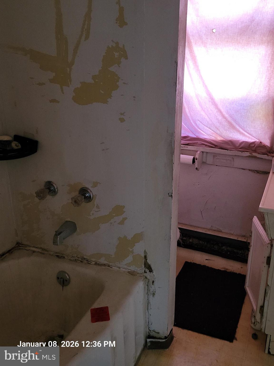 811 Washington Avenue Croydon, PA 19021 - Photo 32 of 35 a bathroom with a tub and a sink