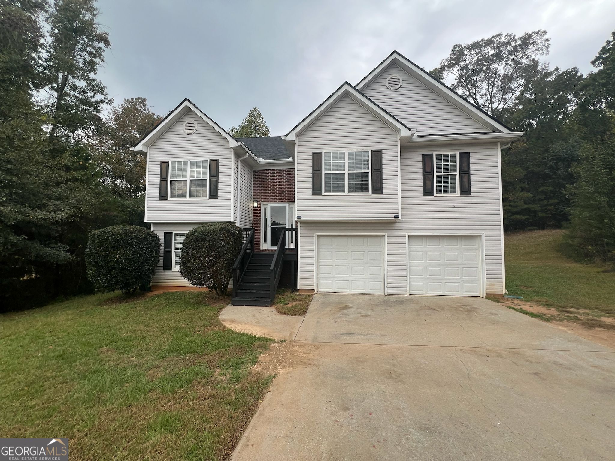 a view of house with yard and garage