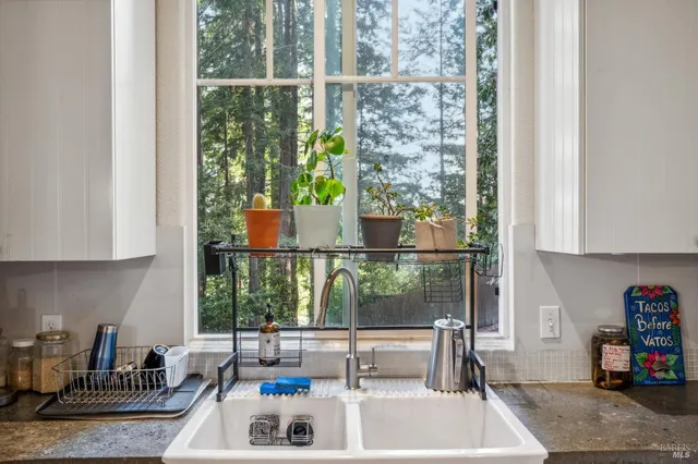 $649,000 | 17506 Summit Avenue, Guerneville, CA 95446