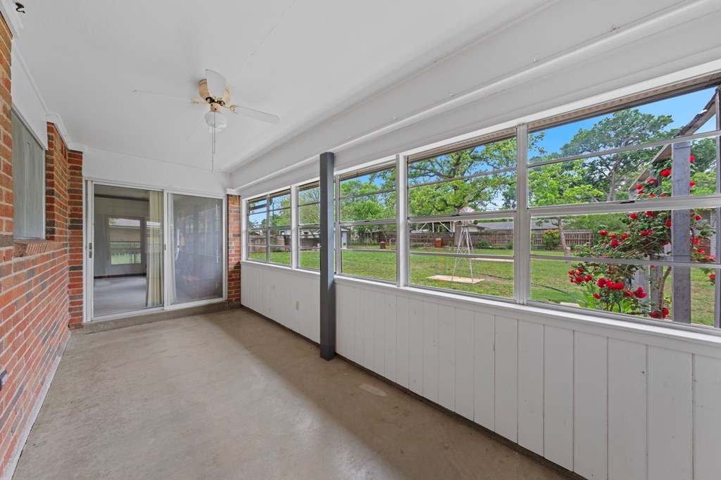 133 Oak Way Kerrville, TX 78028 - Photo 21 of 26 a view of an empty room with a large window