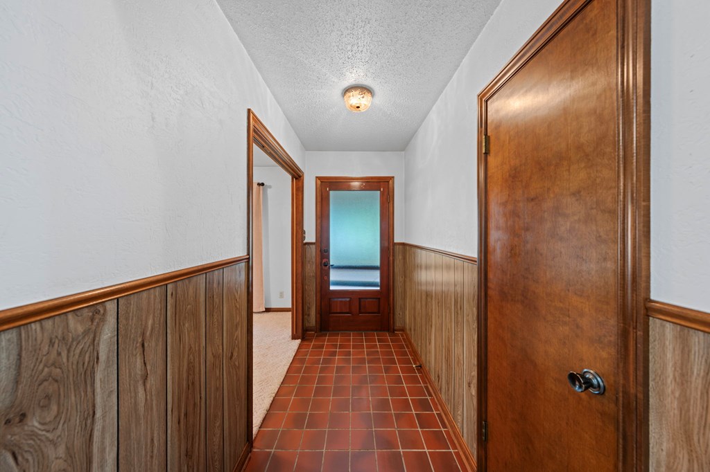133 Oak Way Kerrville, TX 78028 - Photo 7 of 26 a view of hallway with wooden floor