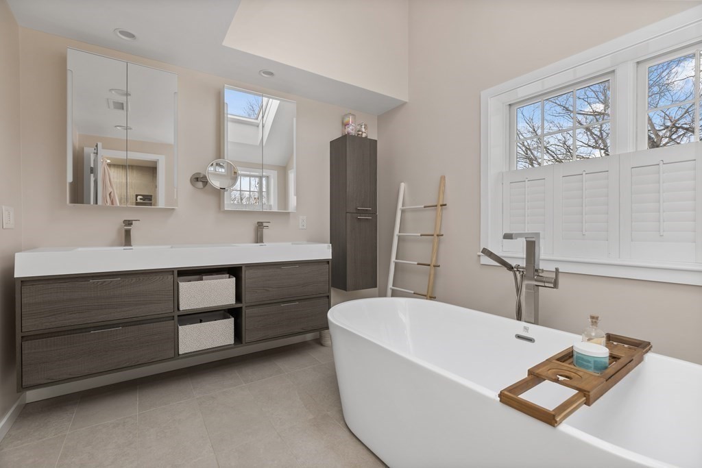 100 Manatee Road Hingham, MA 02043 - Photo 25 of 38 a bathroom with a tub sink and mirror