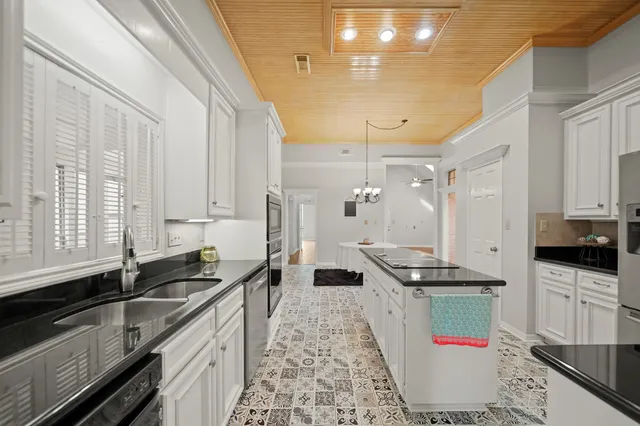 $300,000 | 120 Summerwood Street, Beaumont, TX 77706