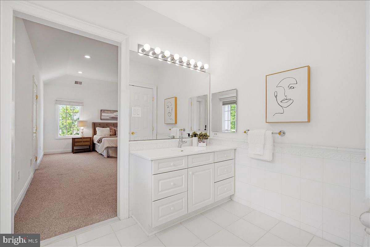8413 Rapley Ridge Lane Potomac, MD 20854 - Photo 35 of 85 Primary ensuite