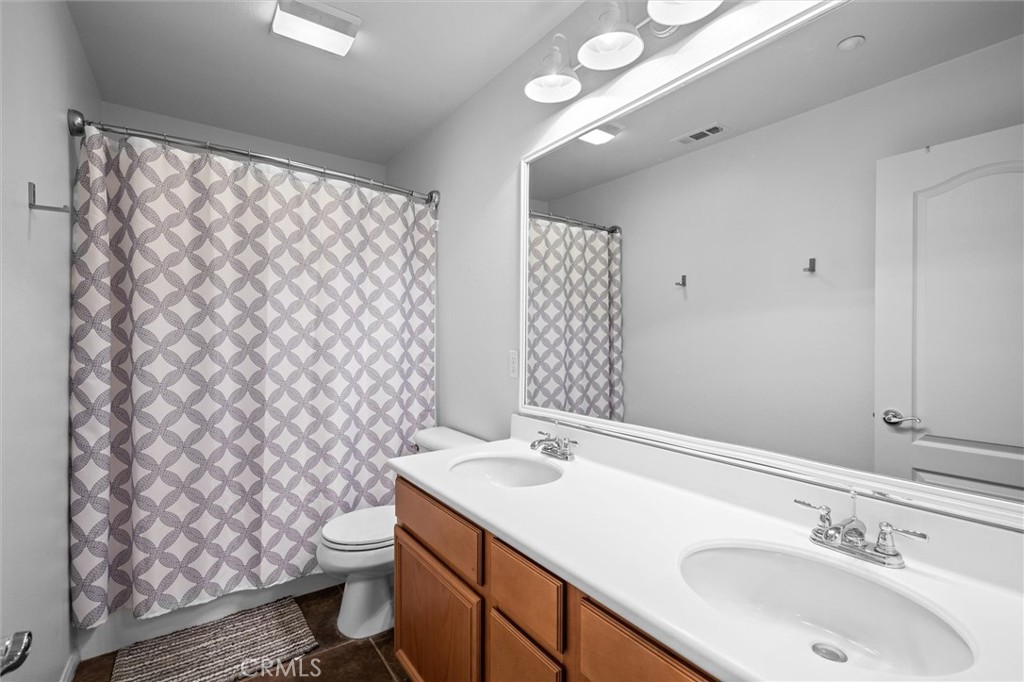 40042 Cape Cod Lane Temecula, CA 92591 - Photo 26 of 49 Secondary Bathroom