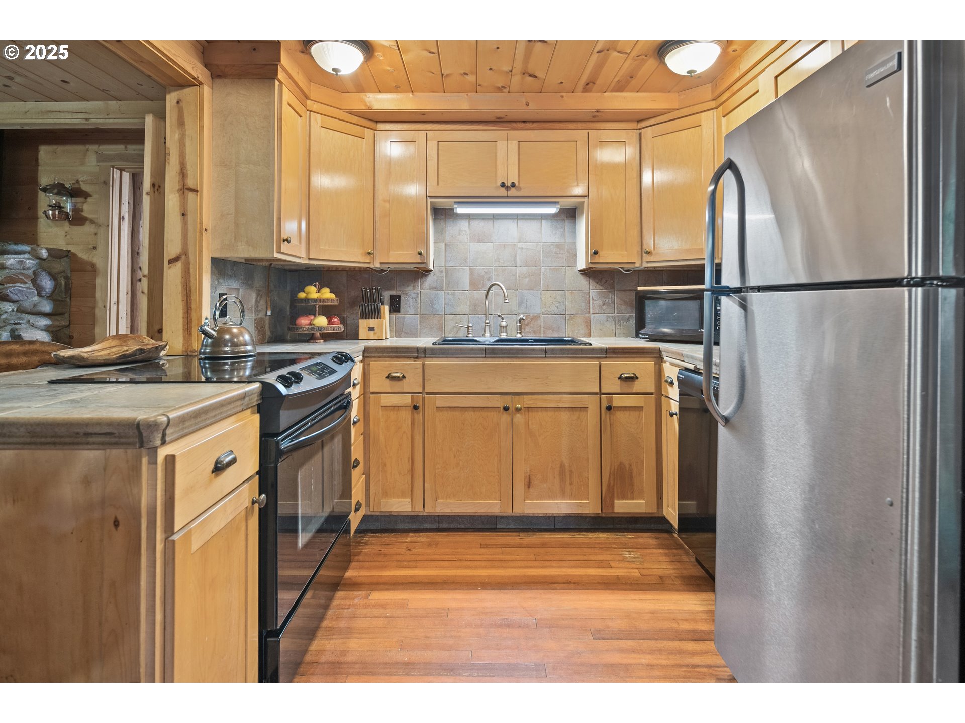 27172 East Marion Road Rhododendron, OR 97049 - Photo 8 of 48 a kitchen with stainless steel appliances granite countertop a sink stove and refrigerator