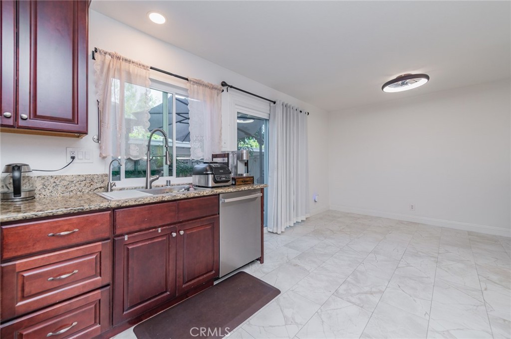 7 Fairside Irvine, CA 92614 - Photo 11 of 28