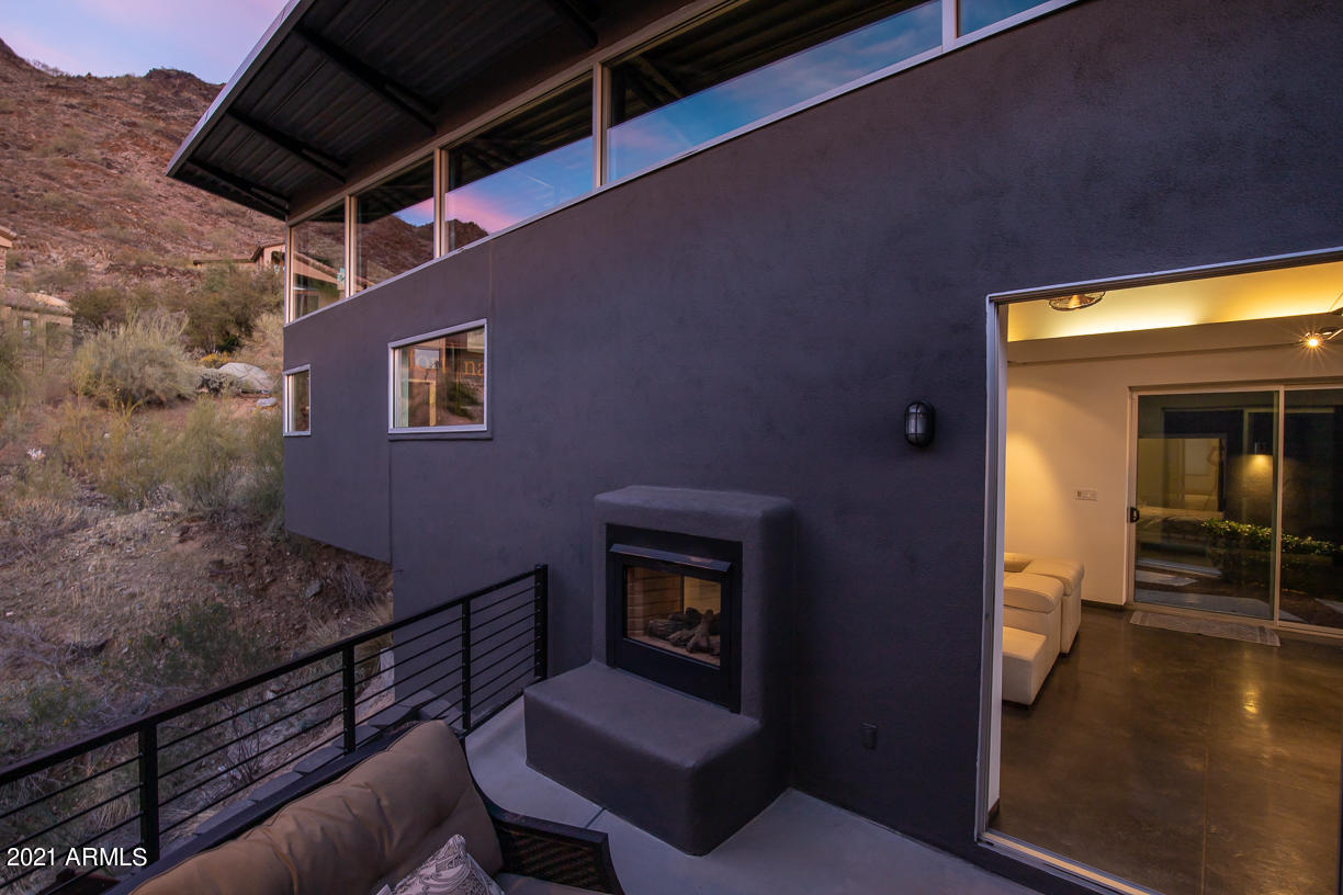 1902 East Mountain View Road Phoenix, AZ 85020 - Photo 19 of 26 a balcony with table and chairs