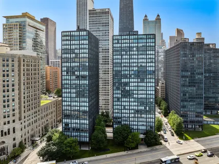$560,000 | 880 North Lake Shore Drive, Unit 12GH, Chicago, IL 60611