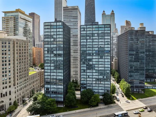 $560,000 | 880 North Lake Shore Drive, Unit 12GH, Chicago, IL 60611