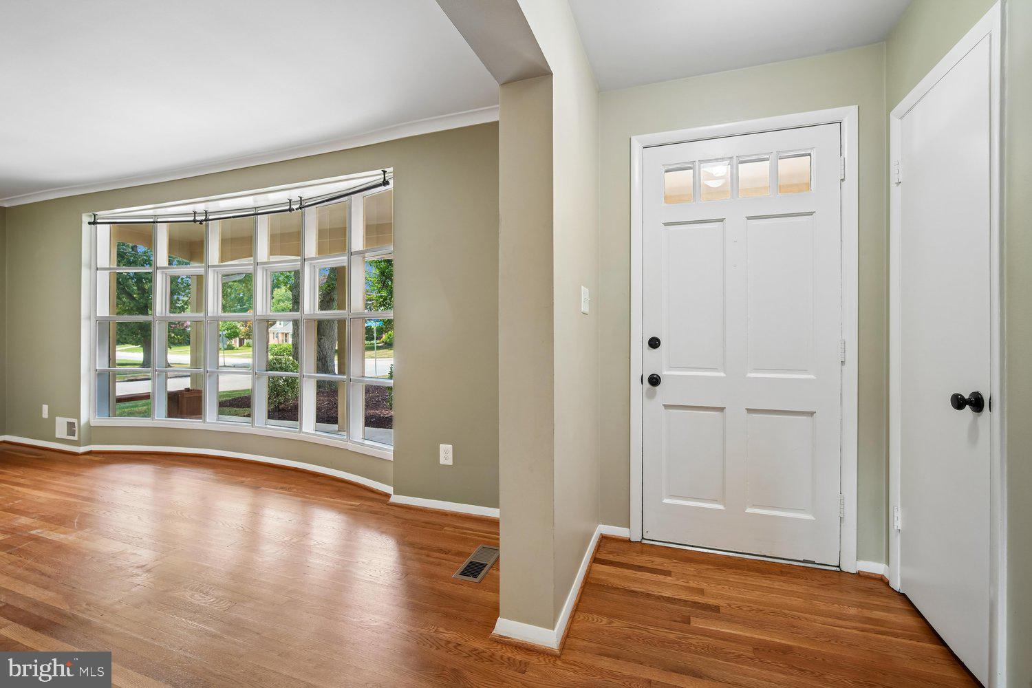 2305 Londonderry Road Alexandria, VA 22308 - Photo 4 of 59 Entry