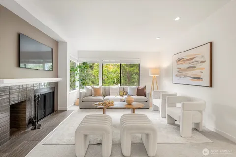 $575,000 | 1336 Bellevue Way Northeast, Unit 4, Bellevue, WA 98004