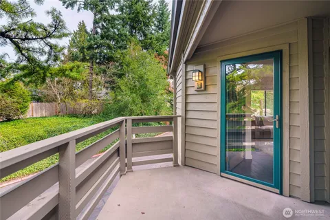 $575,000 | 1336 Bellevue Way Northeast, Unit 4, Bellevue, WA 98004