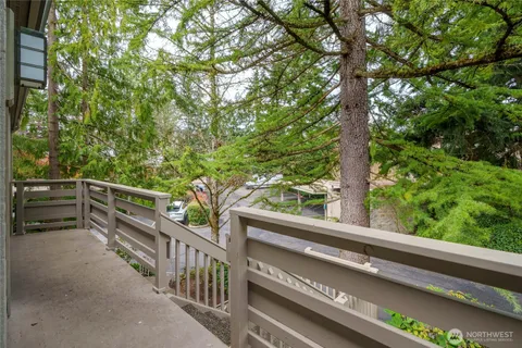 $575,000 | 1336 Bellevue Way Northeast, Unit 4, Bellevue, WA 98004