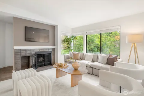 $575,000 | 1336 Bellevue Way Northeast, Unit 4, Bellevue, WA 98004