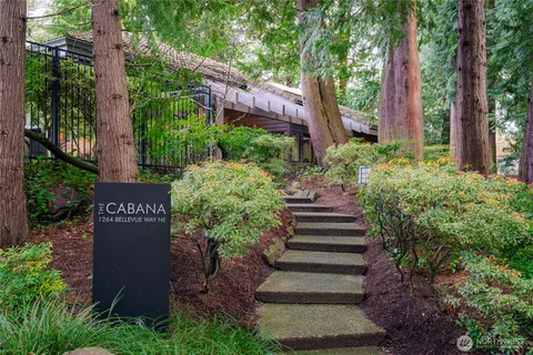 $575,000 | 1336 Bellevue Way Northeast, Unit 4, Bellevue, WA 98004