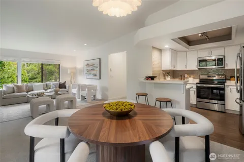 $575,000 | 1336 Bellevue Way Northeast, Unit 4, Bellevue, WA 98004