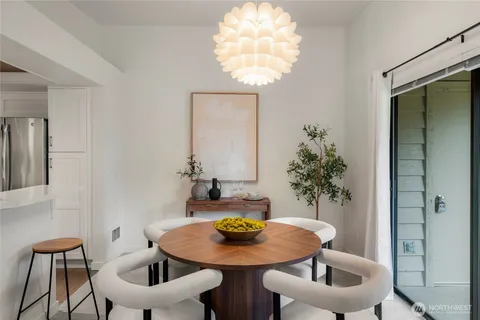 $575,000 | 1336 Bellevue Way Northeast, Unit 4, Bellevue, WA 98004