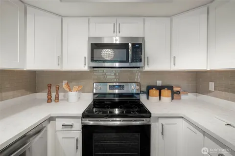 $575,000 | 1336 Bellevue Way Northeast, Unit 4, Bellevue, WA 98004