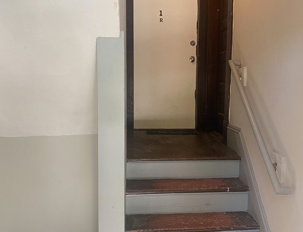 58 Johnson Street Springfield, MA 01108 - Photo 6 of 34 a view of entryway
