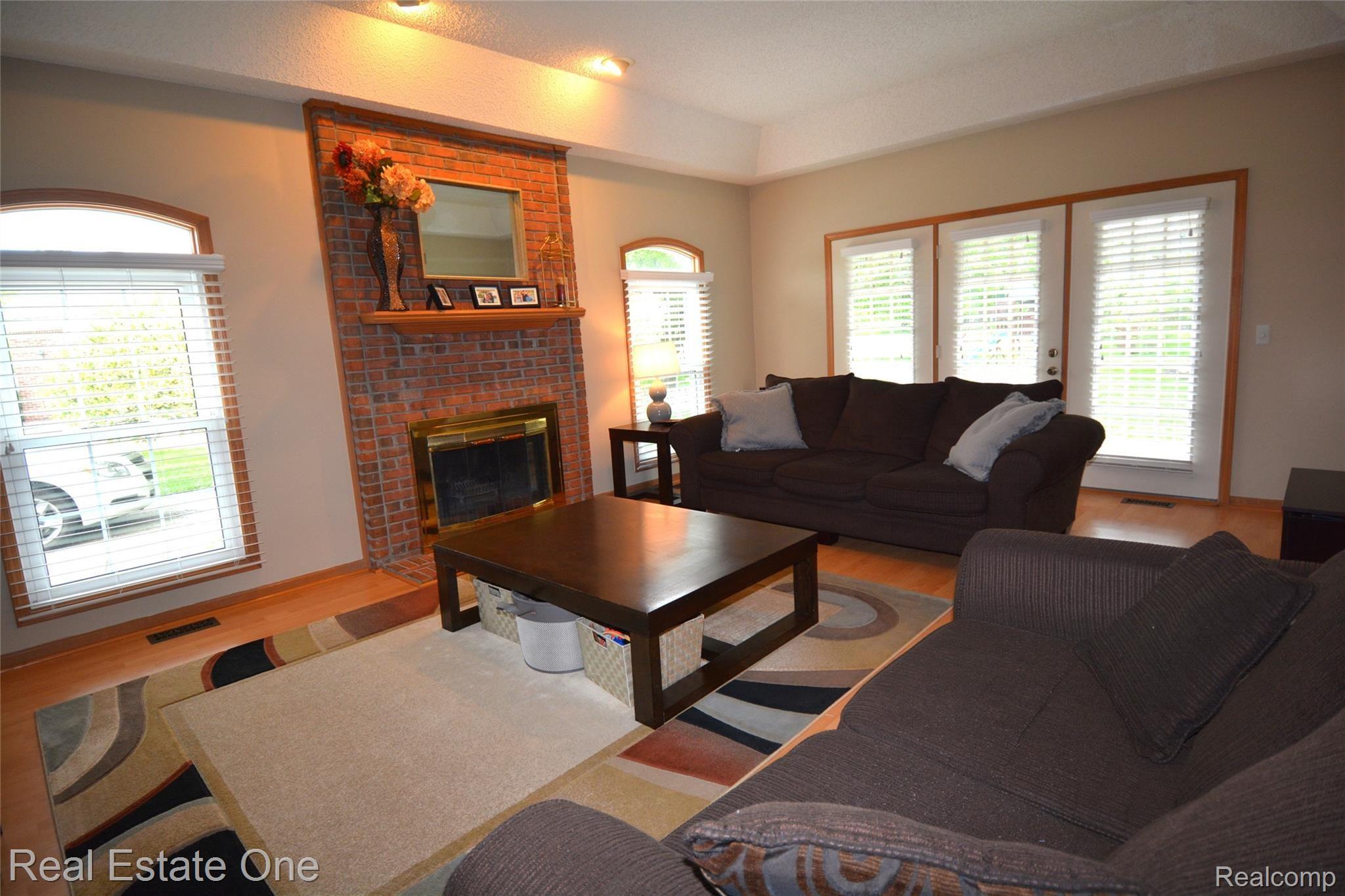 44858 Danbury Road Canton, MI 48188 - Photo 8 of 25 Family Room